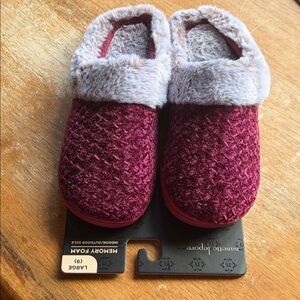 NWT Nanette Lepore Plush Memory Foam Lined Burgundy Slippers